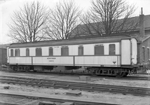 806689 Afbeelding van het dienstrijtuig NS 177501 (Instructiewagen Seinwezen) van de N.S. te Zwolle.